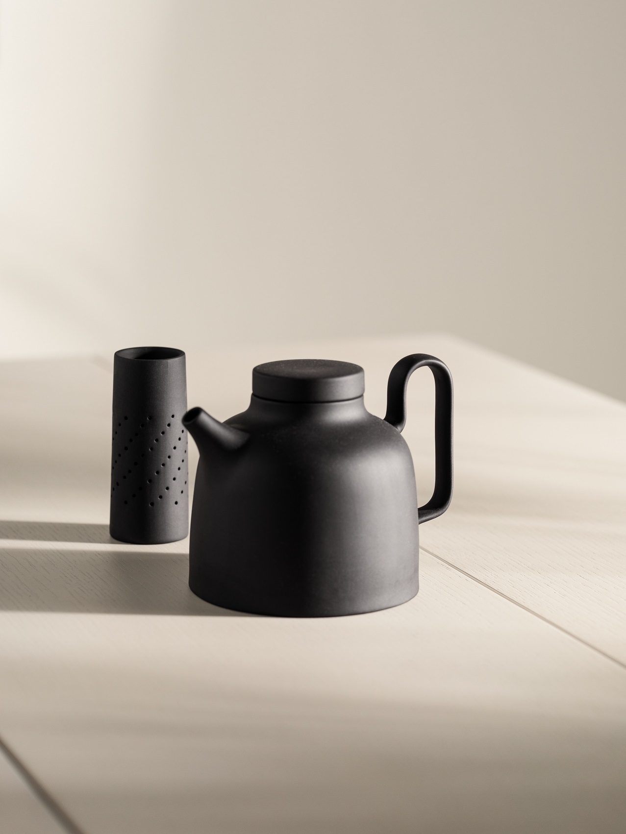 Teapot Design House Stockholm Sand Secrets Black Clay