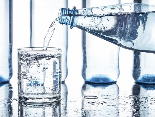 acqua-minerale-bicchieri