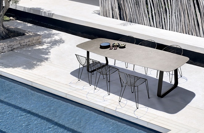 curve-table-outdoor