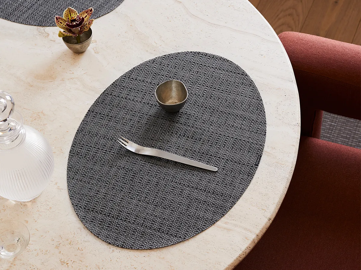 table_placemat_round_thatch_pewter