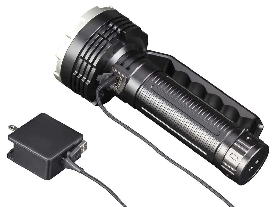 Torcia Ricaricabile LED LR80R 18000 Lumen Fenix