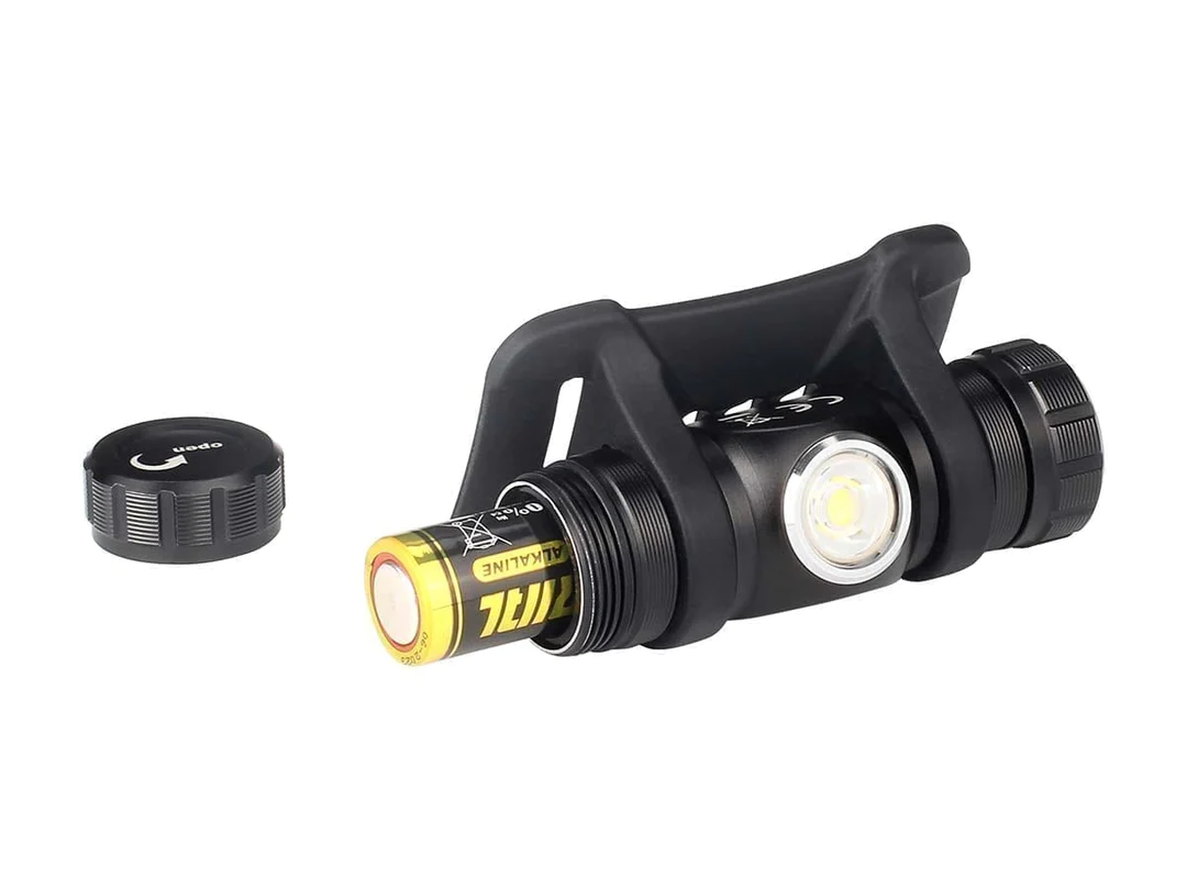 Torcia frontale compatta e leggera 240 Lumen Fenix