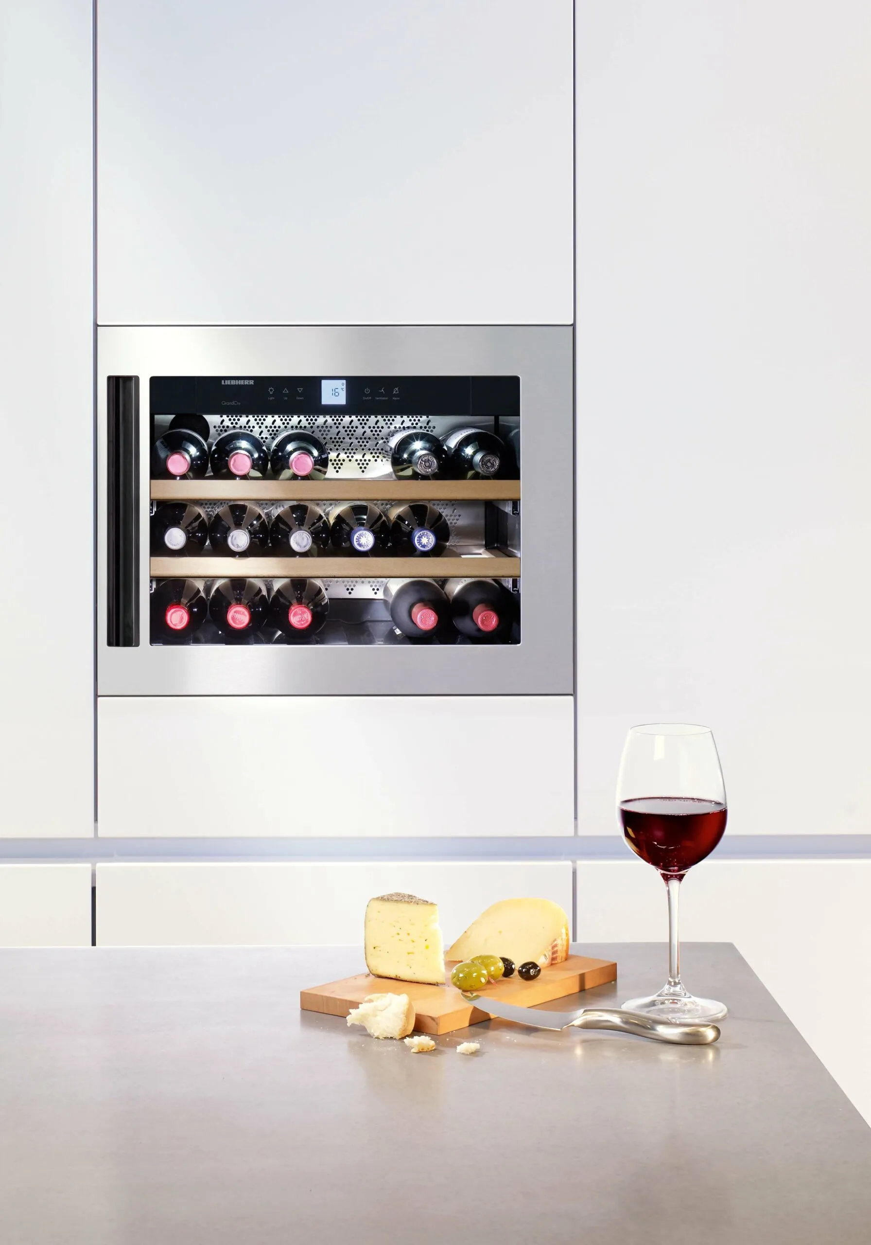 GrandCru air-conditioned cellars that can be integrated -Niche height 45 cm WKEes 553 Liebherr