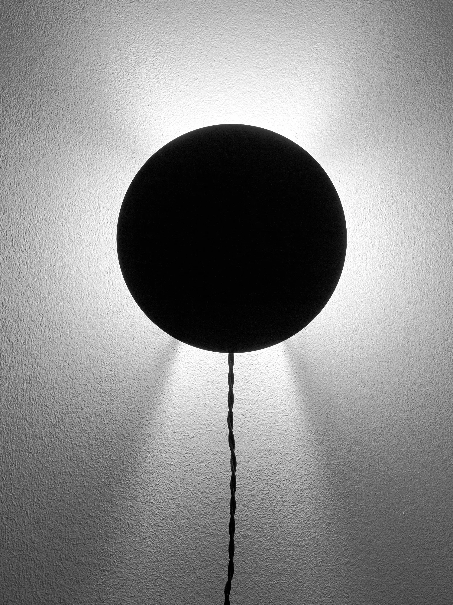 Lampada da parete Nero Scudo L 20 W 8 H 20CM di Antonino Sciortino