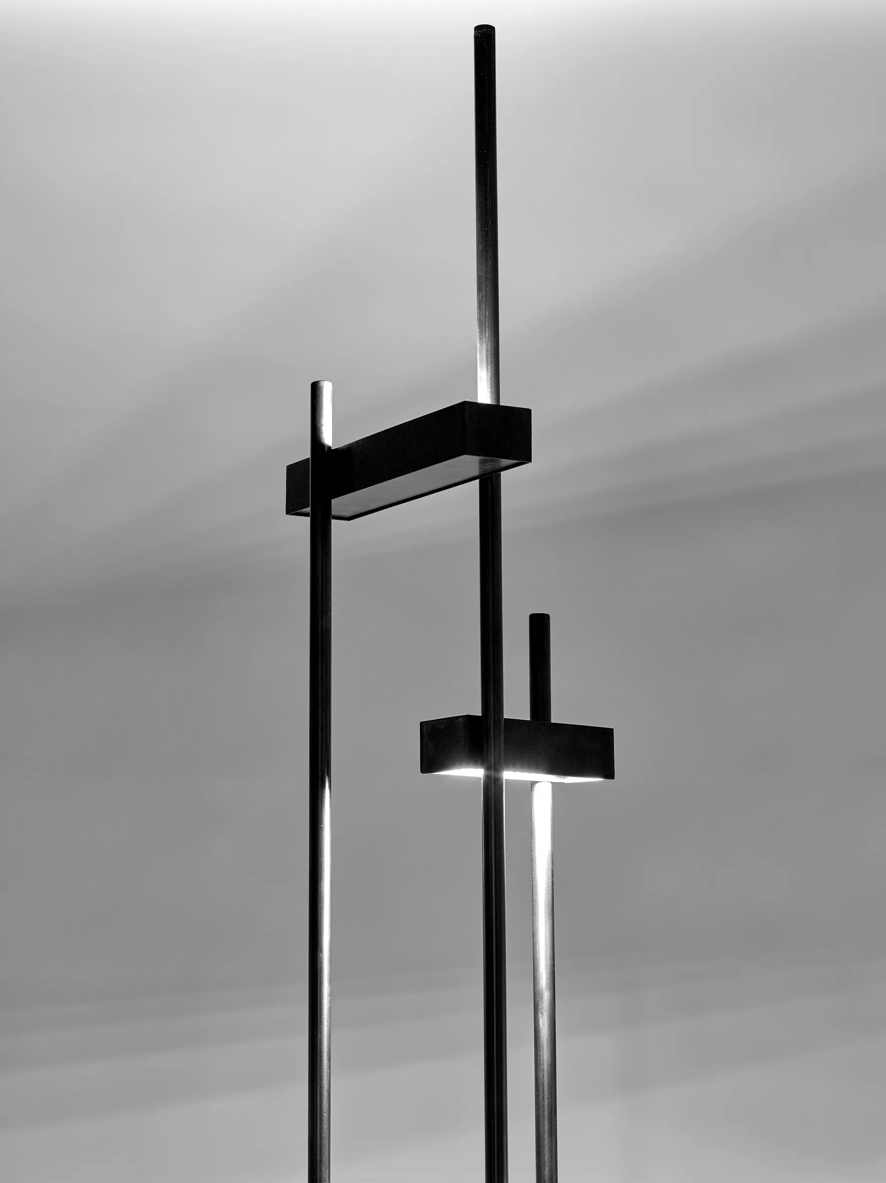 Lampada da terra Nr.38 Nero Sofisticato L 40 P 40 H 231 CM di Koen Van Guijze