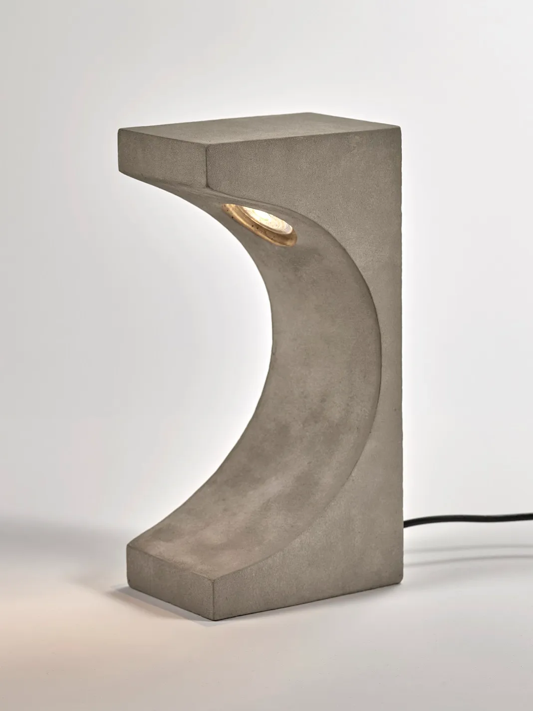 Lampada da tavolo Concrete Tangent L 16,5 L 11 A 33 cm di Patrick Paris