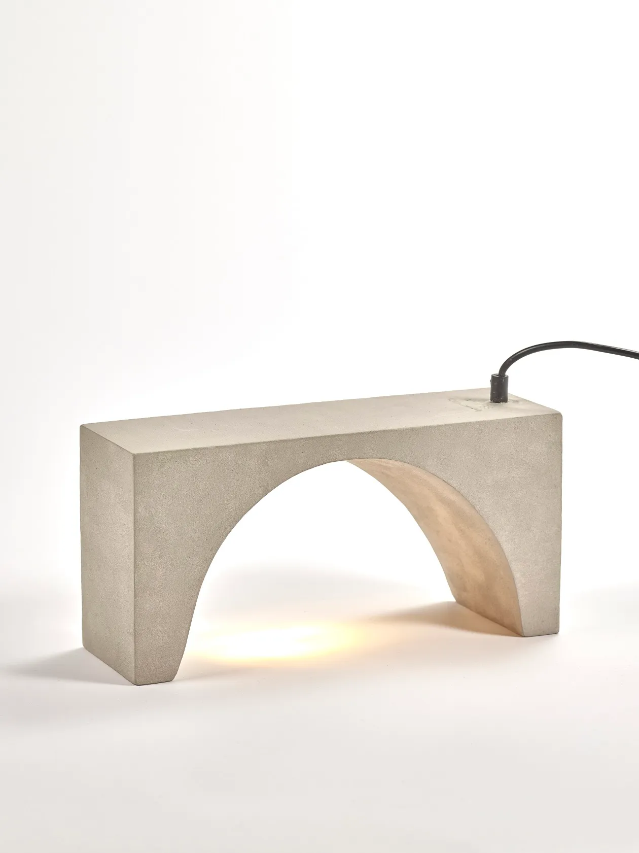 Lampada da tavolo Concrete Tangent L 16,5 L 11 A 33 cm di Patrick Paris