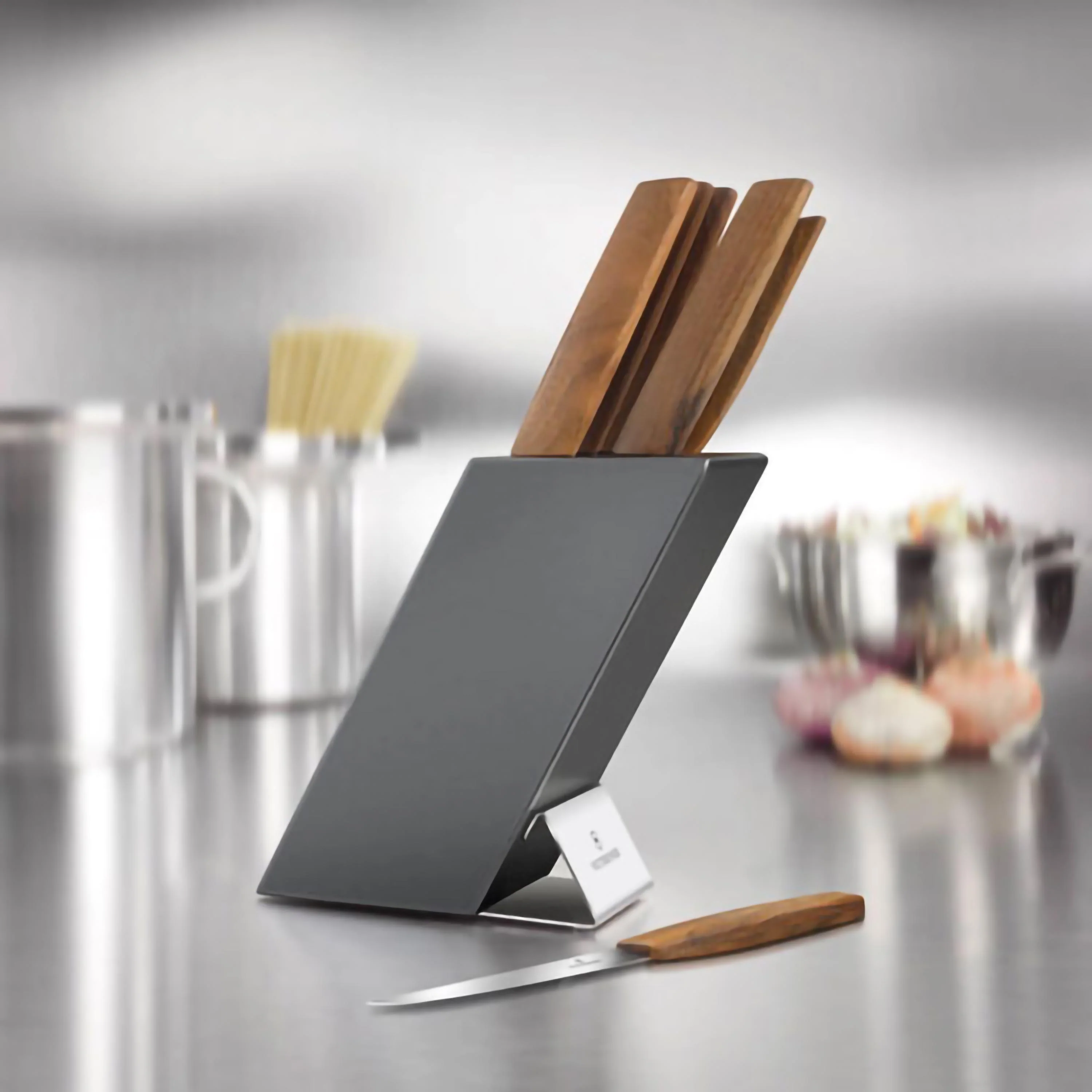 Victorinox Swiss Modern 6 pieces Walnut Knife Block